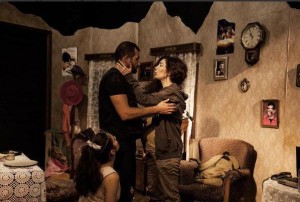 ROMEOYU BEKLERKEN: UMUTLARLA YAŞAYANLAR Romeoyu beklerken romeoyu beklerken